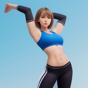 arms on hips 双手叉腰